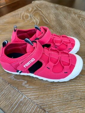 Reima Kids' Bright Pink Water Shoes with Secure Strap